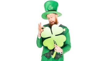 Romanian language B1 hypotheticals presented by a handsome leprechaun in green suit holding clover